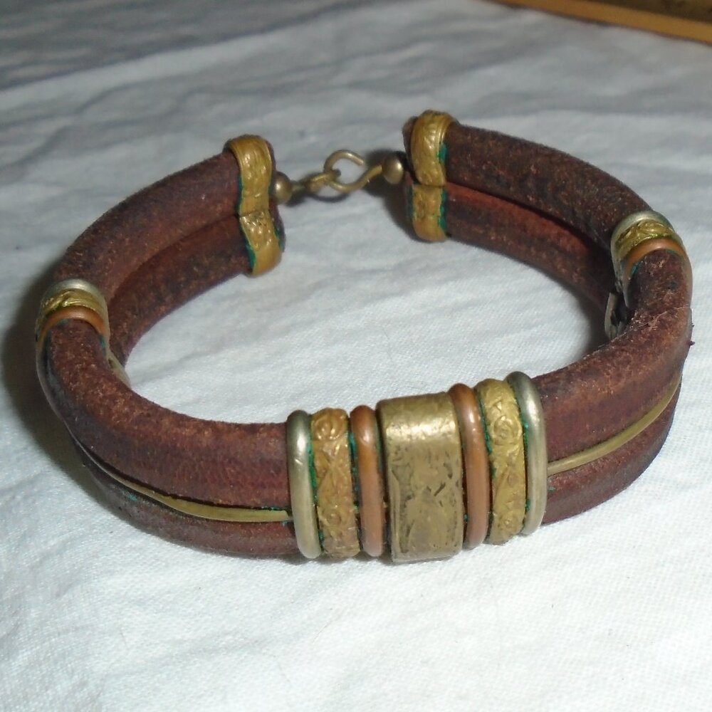 Unisex leather adventure bracelet